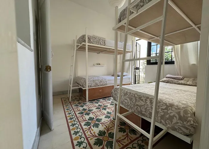 On Хостел Слима